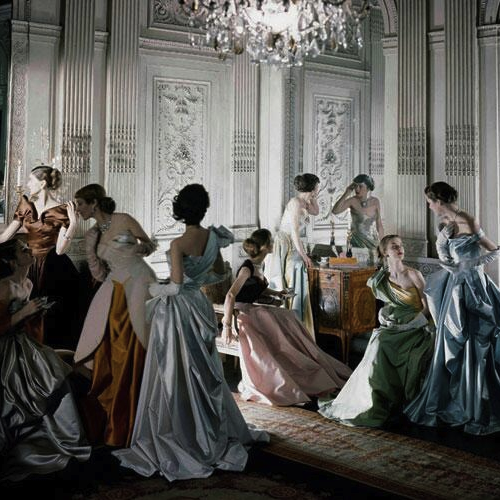 O οίκος Charles James παίρνει και πάλι ζωή